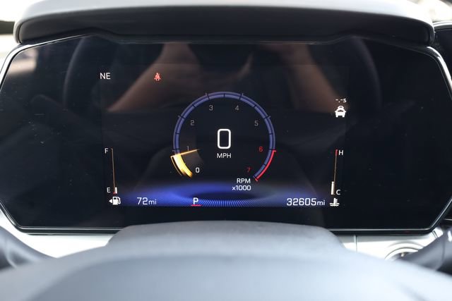 Used 2025 Chevrolet Trax LT FWD image 16