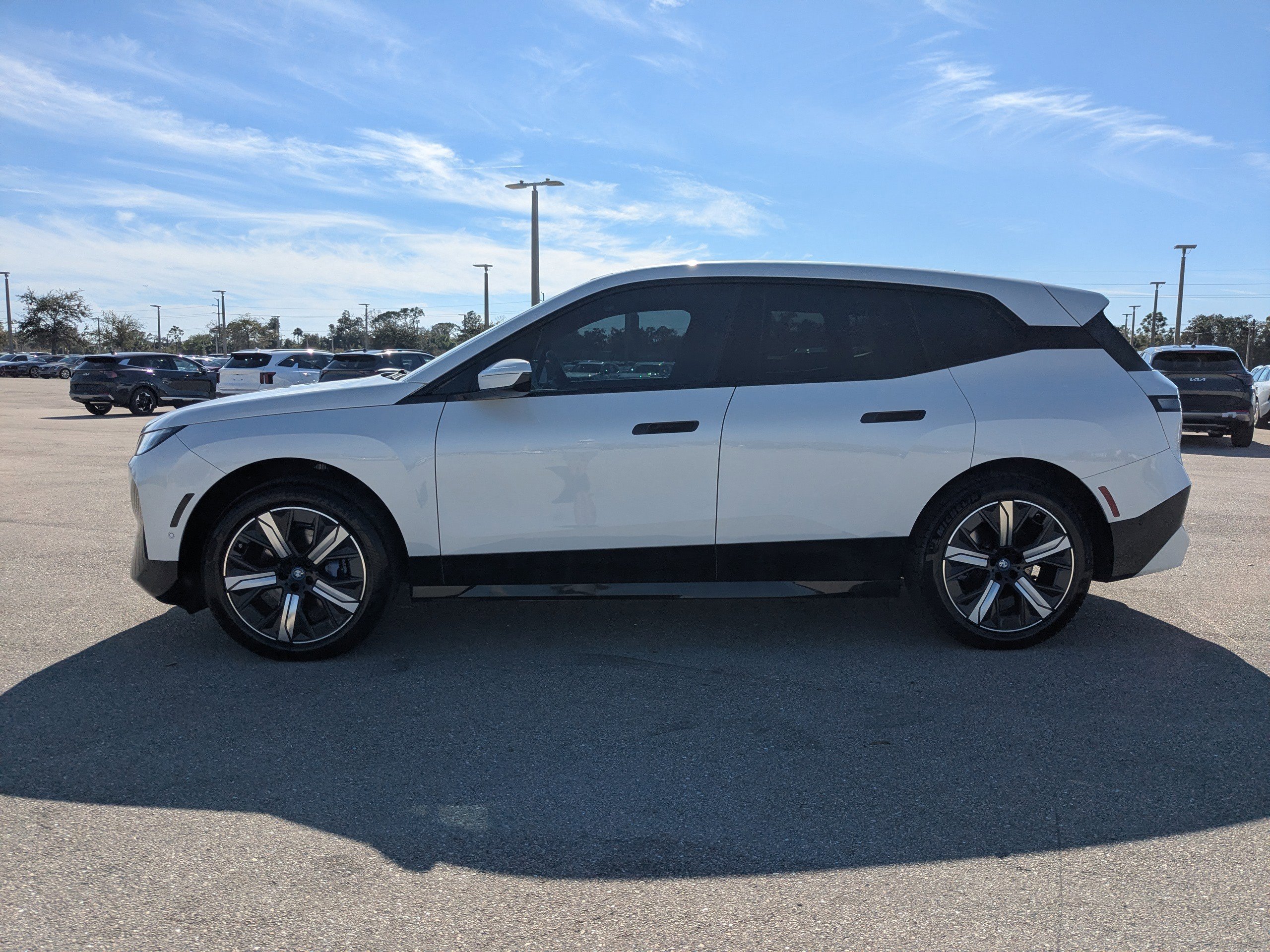 Used 2023 BMW iX xDrive50 w/ Sport Package image 8