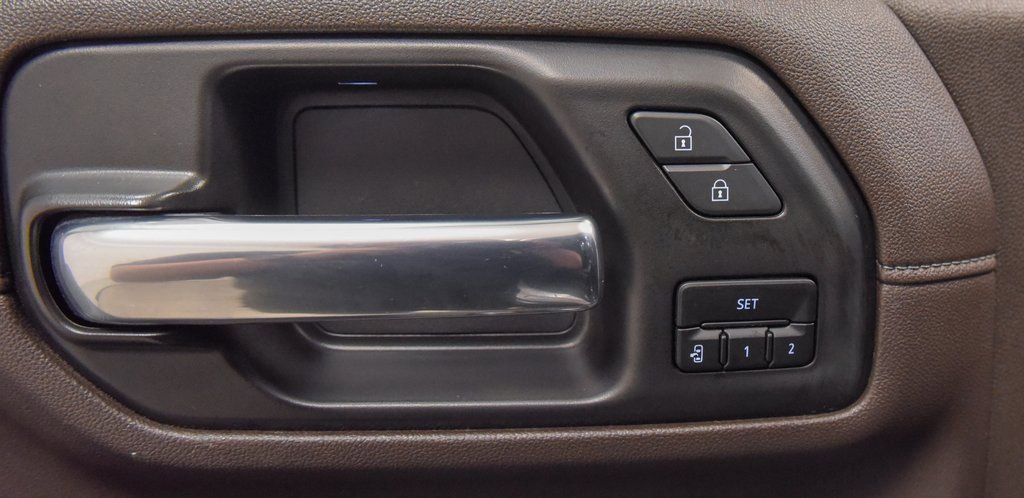 Used 2023 GMC Sierra 3500 Denali w/ Denali Ultimate Package AWD/4WD image 13