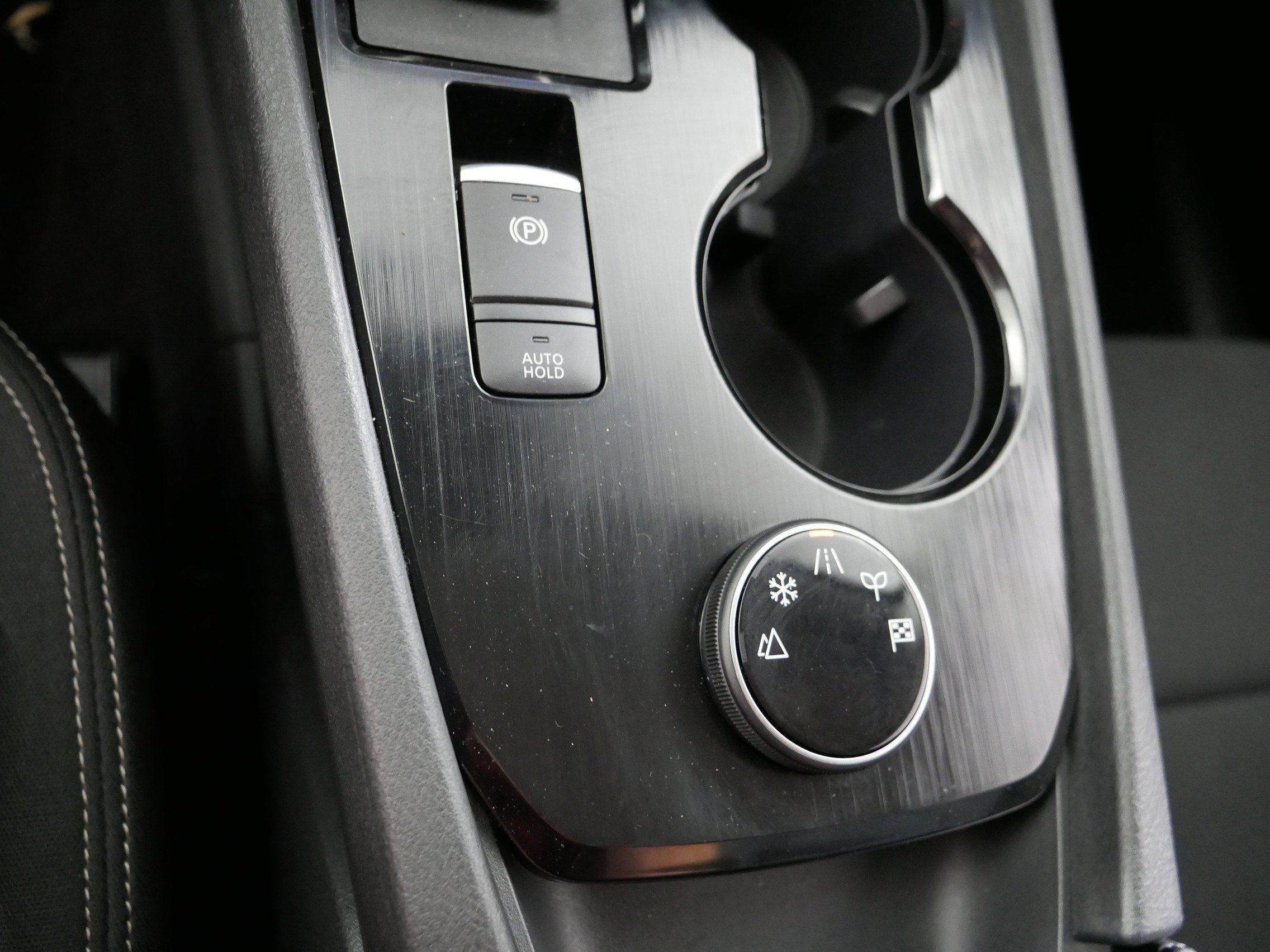 Used 2024 Nissan Rogue S AWD/4WD image 29