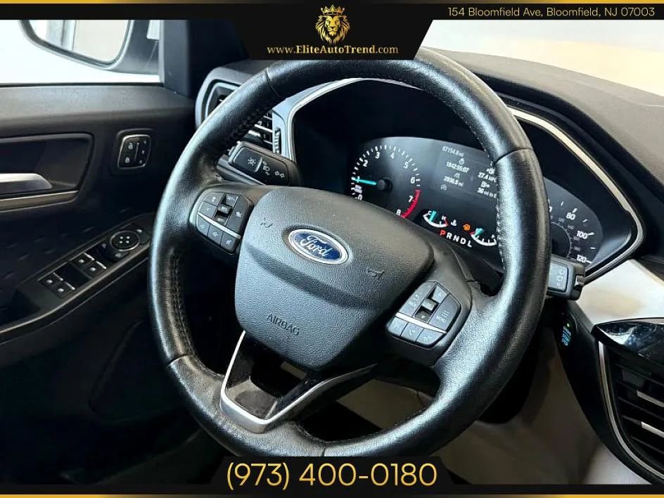 Used 2020 Ford Escape SEL image 11