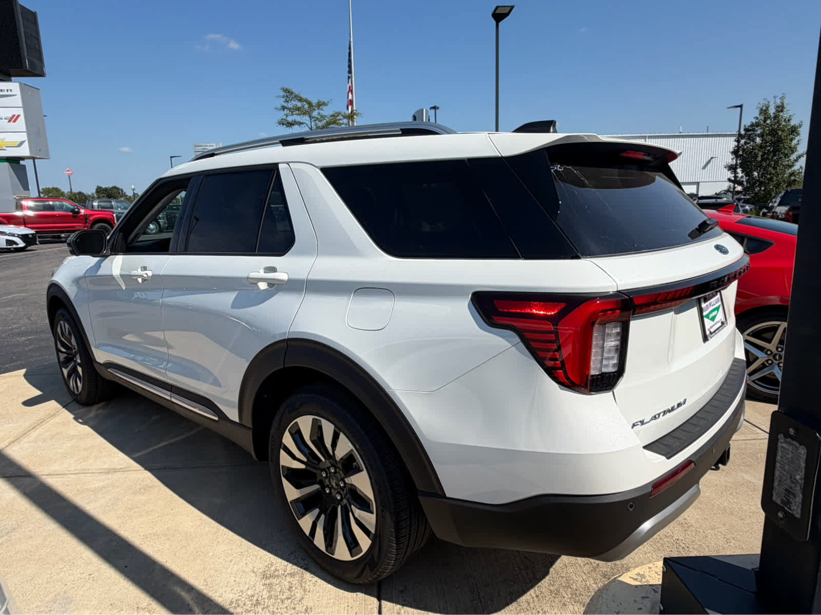 New 2026 Ford Explorer Platinum w/ LUX Leather Package AWD/4WD image 4