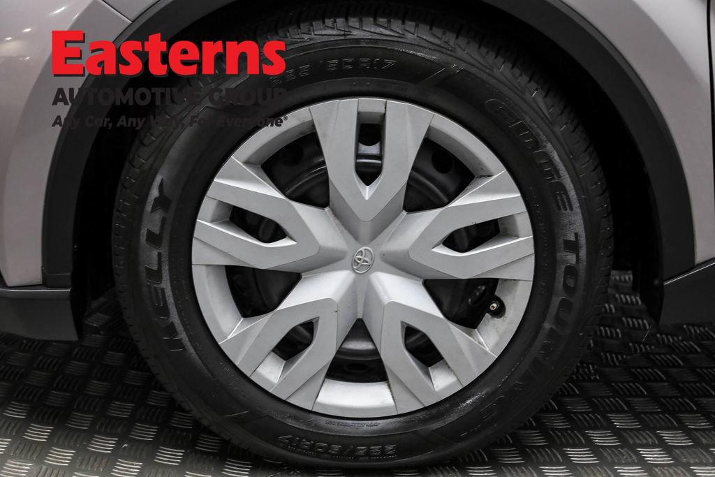 Used 2020 Toyota C-HR LE image 30