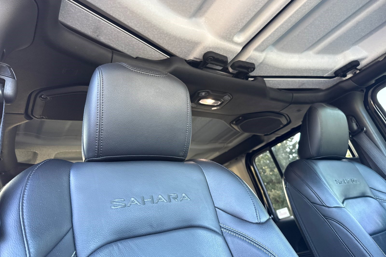 Used 2018 Jeep Wrangler Unlimited Sahara image 20