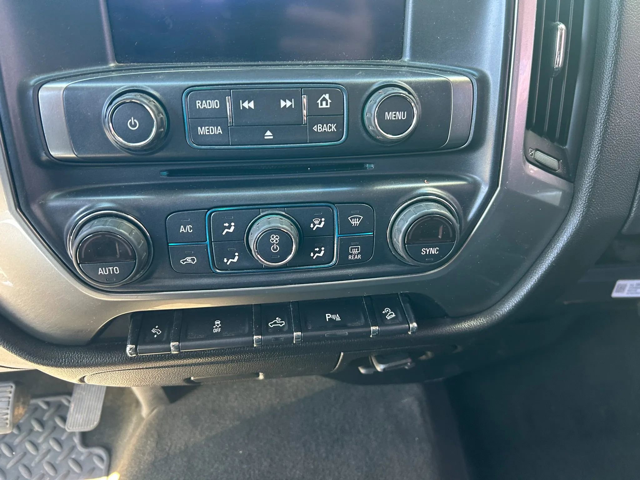 Used 2018 Chevrolet Silverado 1500 LT w/ All Star Edition AWD/4WD image 21