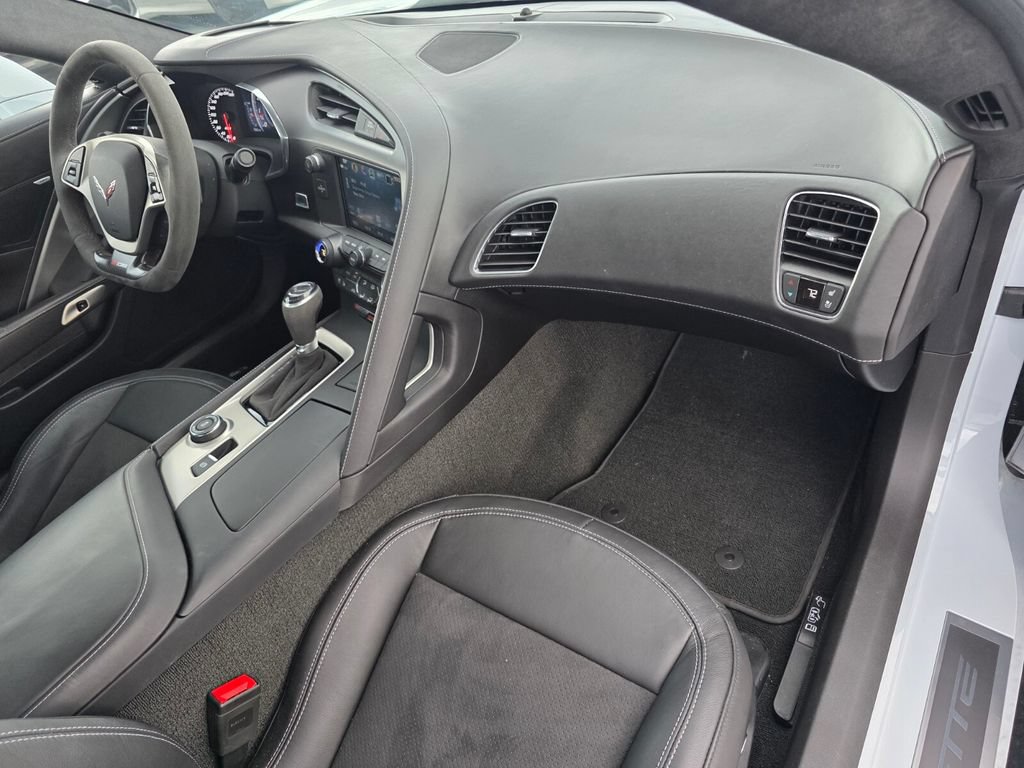 Used 2018 Chevrolet Corvette Z06 RWD image 24