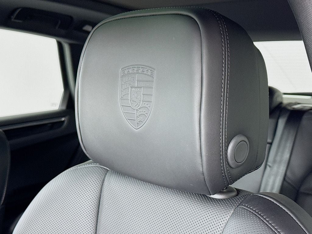 New 2026 Porsche Macan AWD/4WD image 15