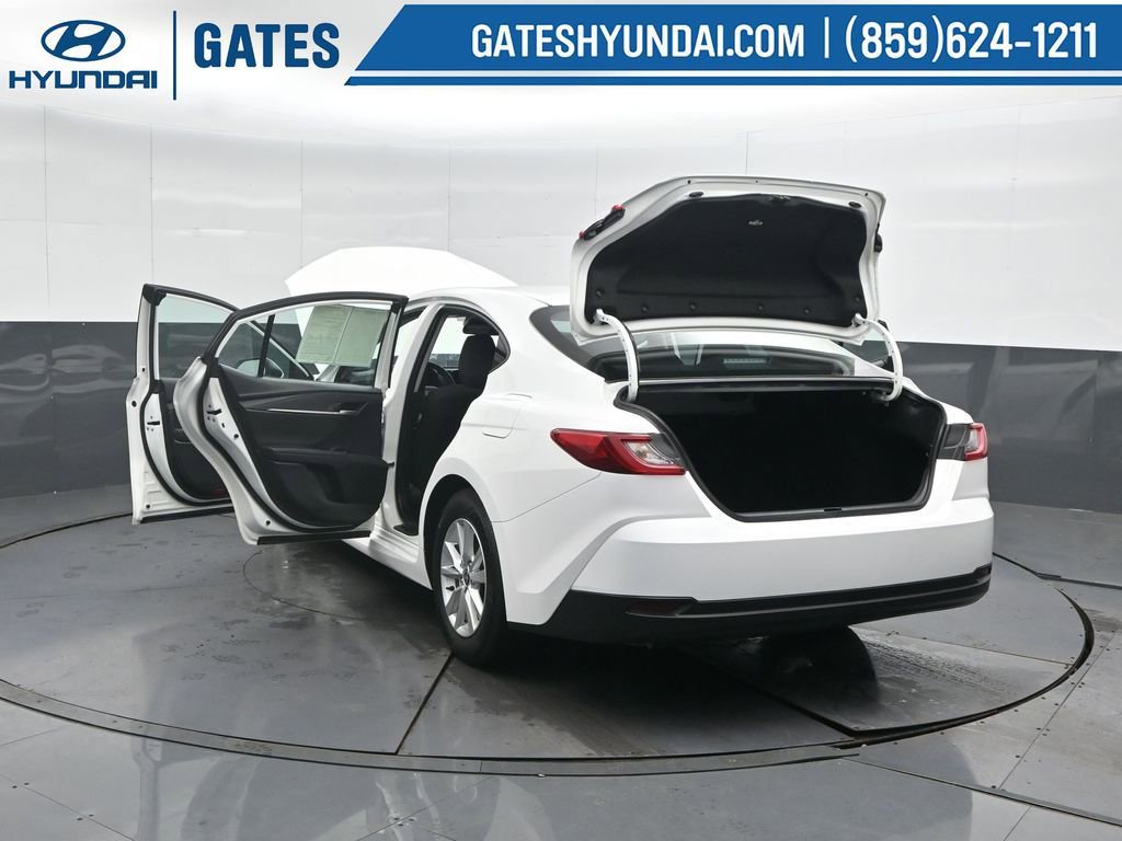 Used 2025 Toyota Camry LE image 58