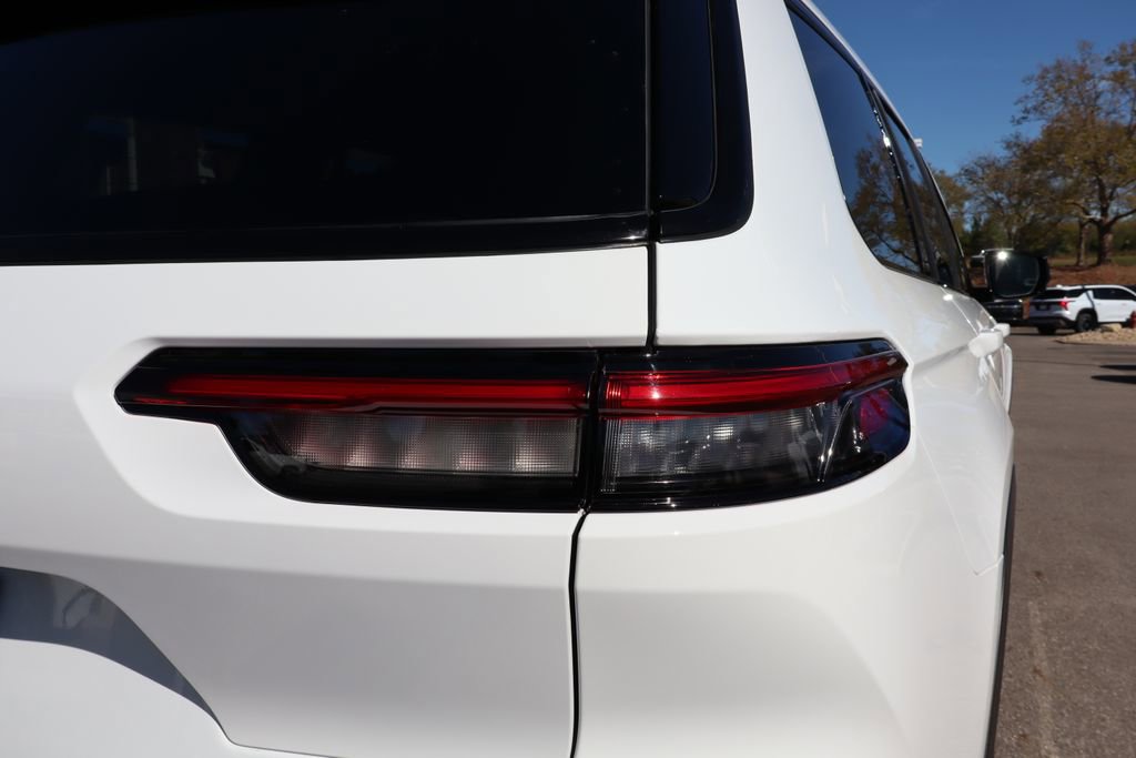 Used 2024 Jeep Grand Cherokee L Altitude image 31