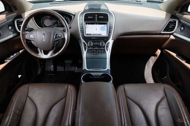 Used 2016 Lincoln MKX Reserve w/ Technology Package FWD image 2
