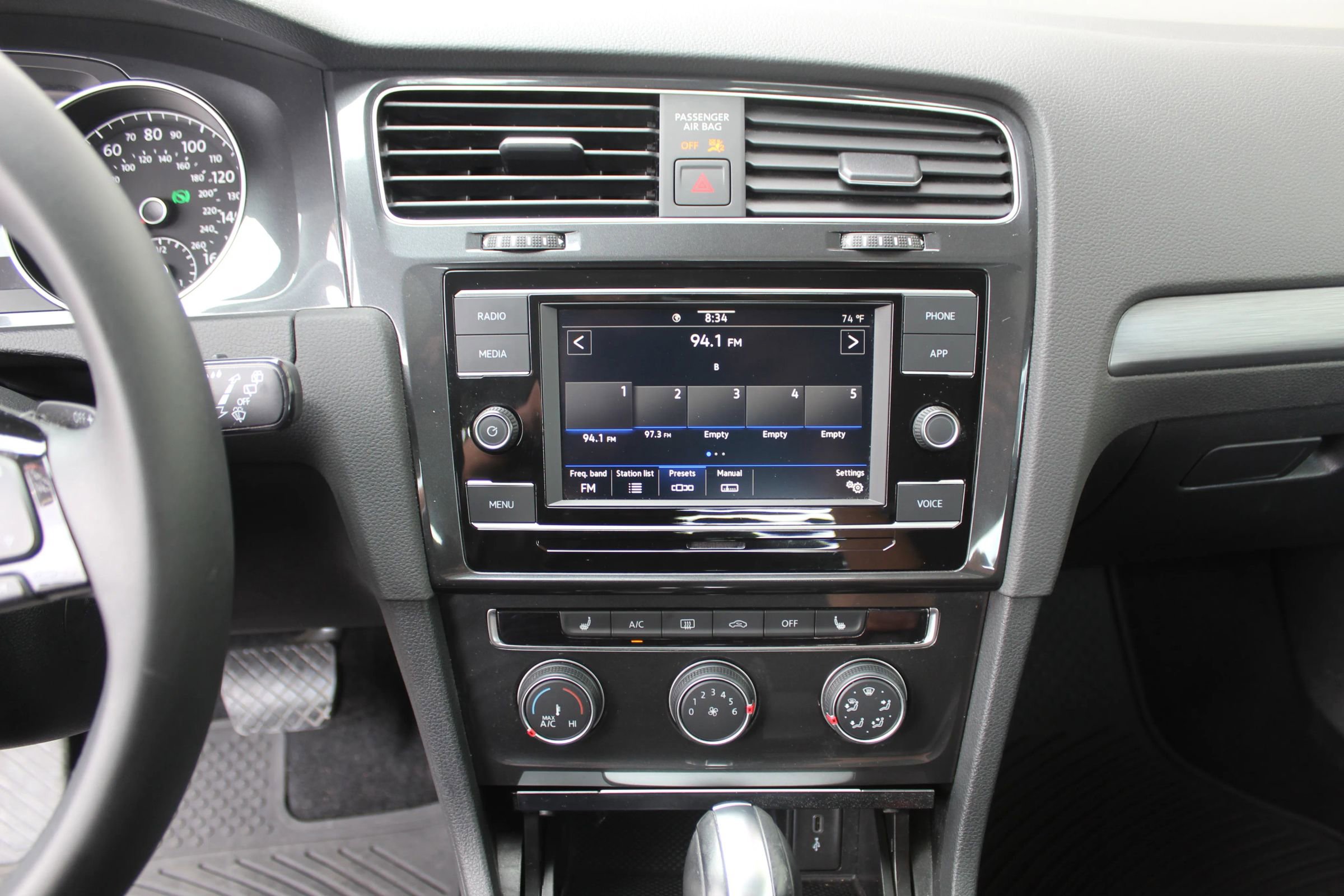 Used 2021 Volkswagen Golf 4-Door image 14