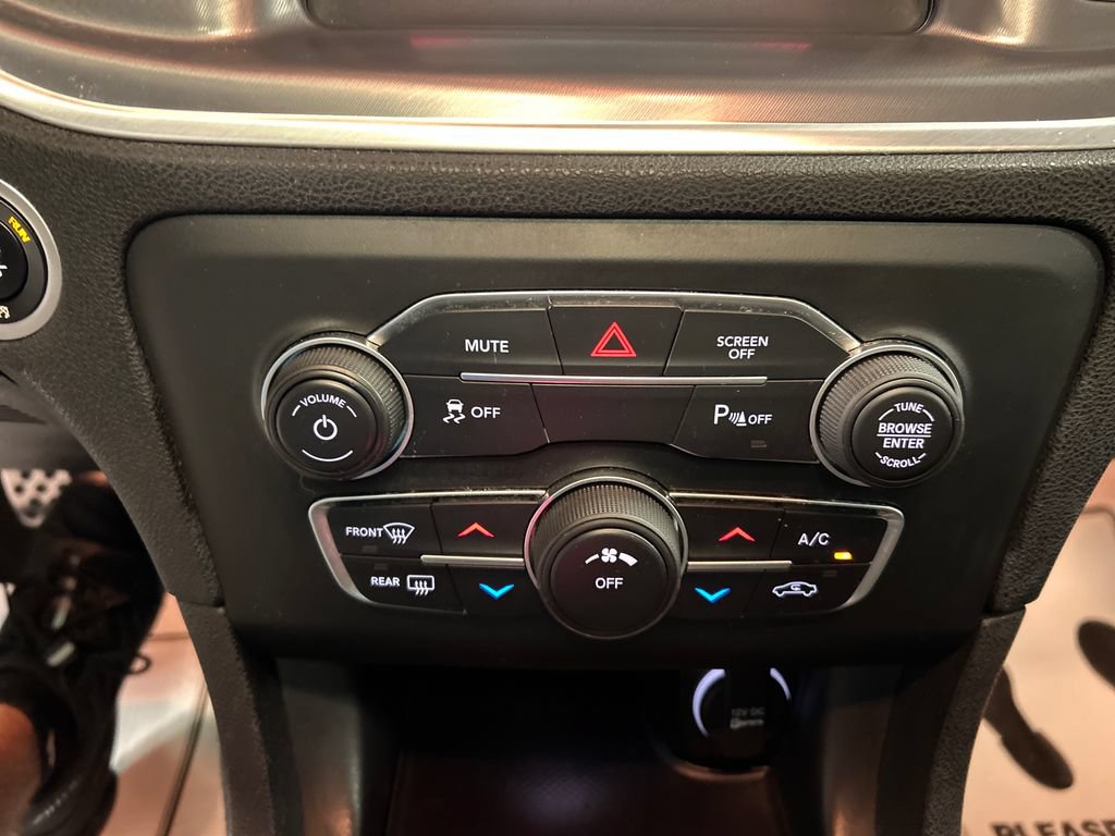 Used 2021 Dodge Charger SXT w/ Driver Convenience Group RWD image 19