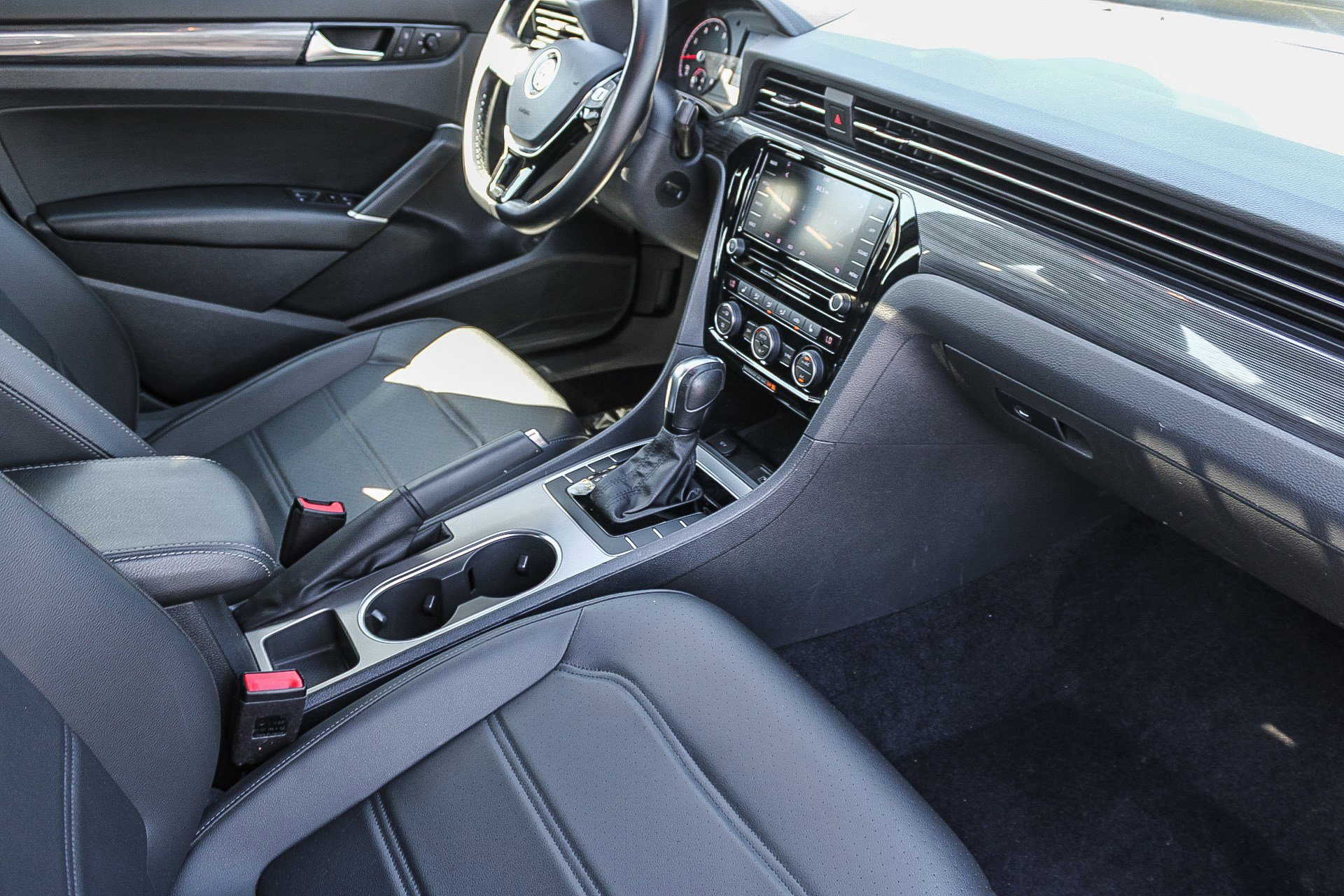 Used 2021 Volkswagen Passat 2.0T R-Line image 17