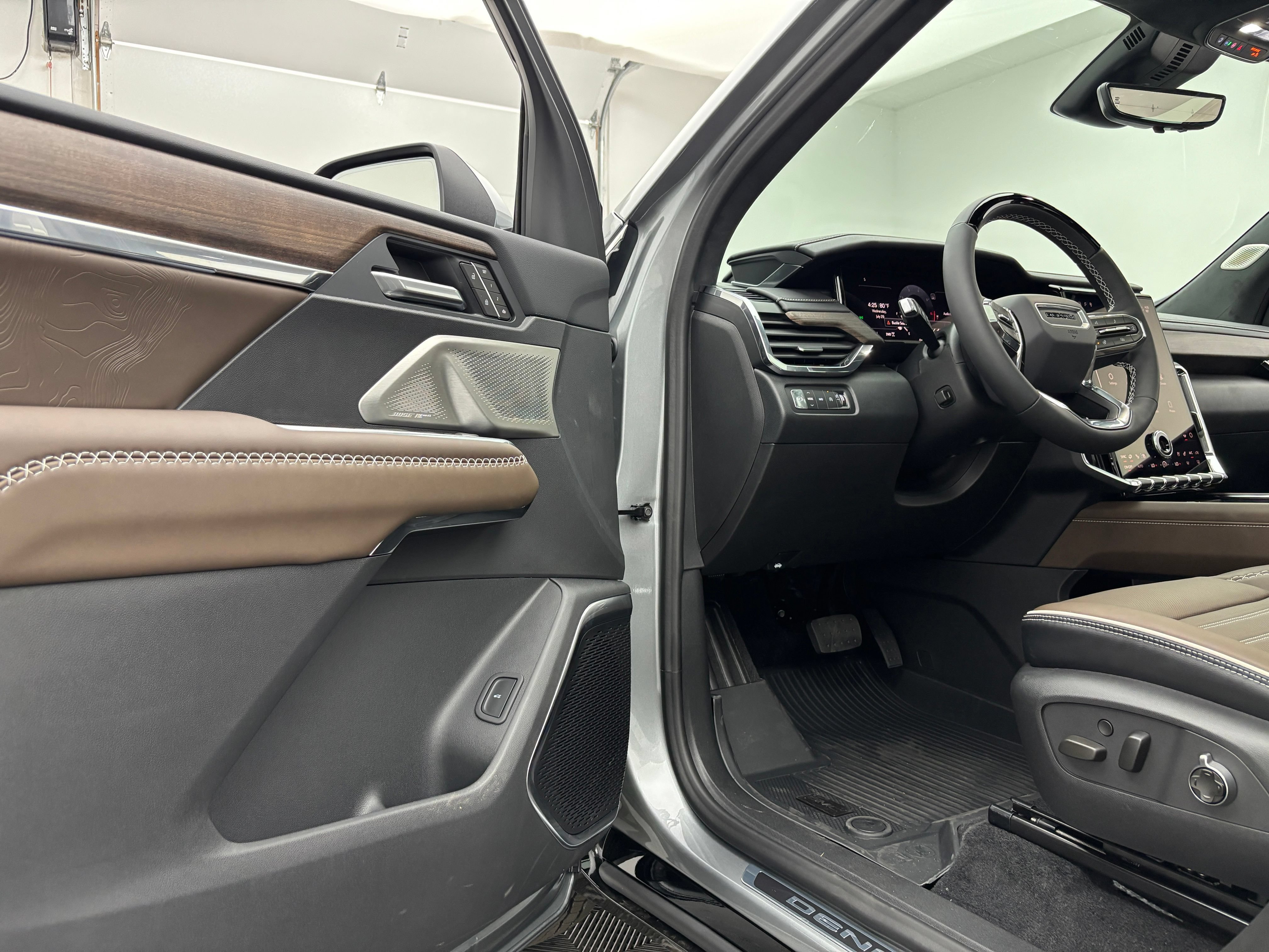 New 2026 GMC Acadia Denali Ultimate w/ LPO, Floor Liner Package AWD/4WD image 20