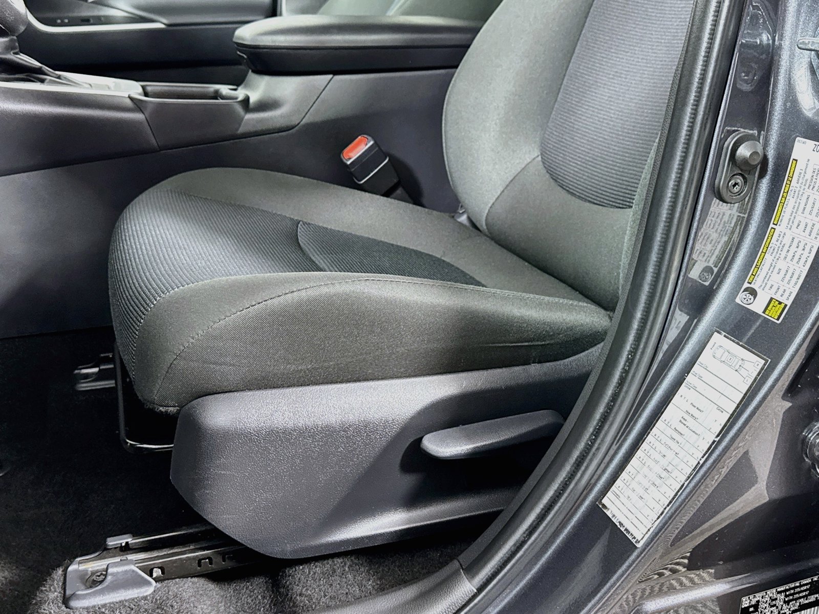 Certified 2025 Toyota RAV4 LE AWD/4WD image 17