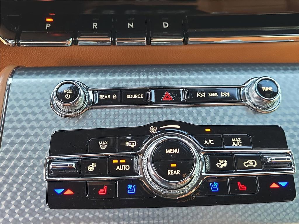 Certified 2022 Lincoln Aviator Black Label w/ Class IV Trailer Tow Package AWD/4WD image 21