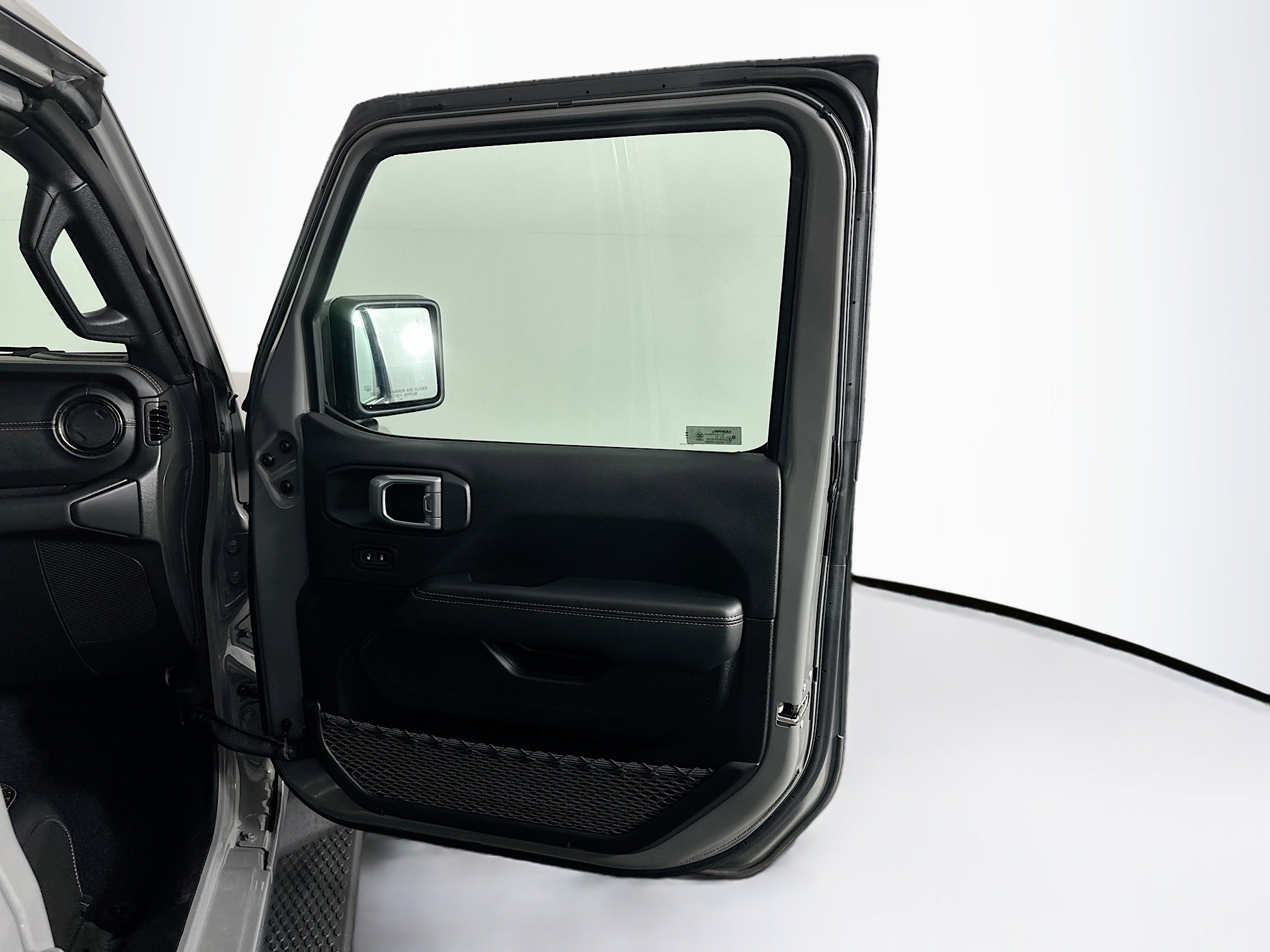 Used 2023 Jeep Wrangler Unlimited Sahara image 32