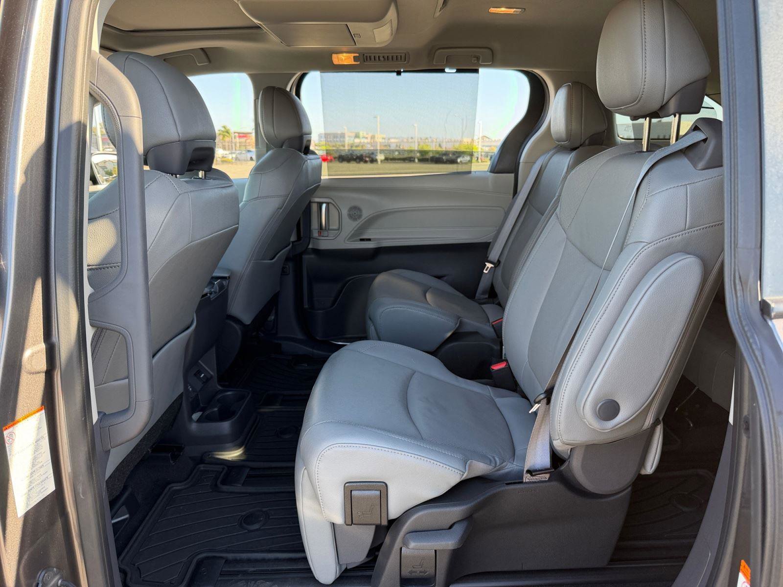 Certified 2024 Toyota Sienna Limited FWD image 17