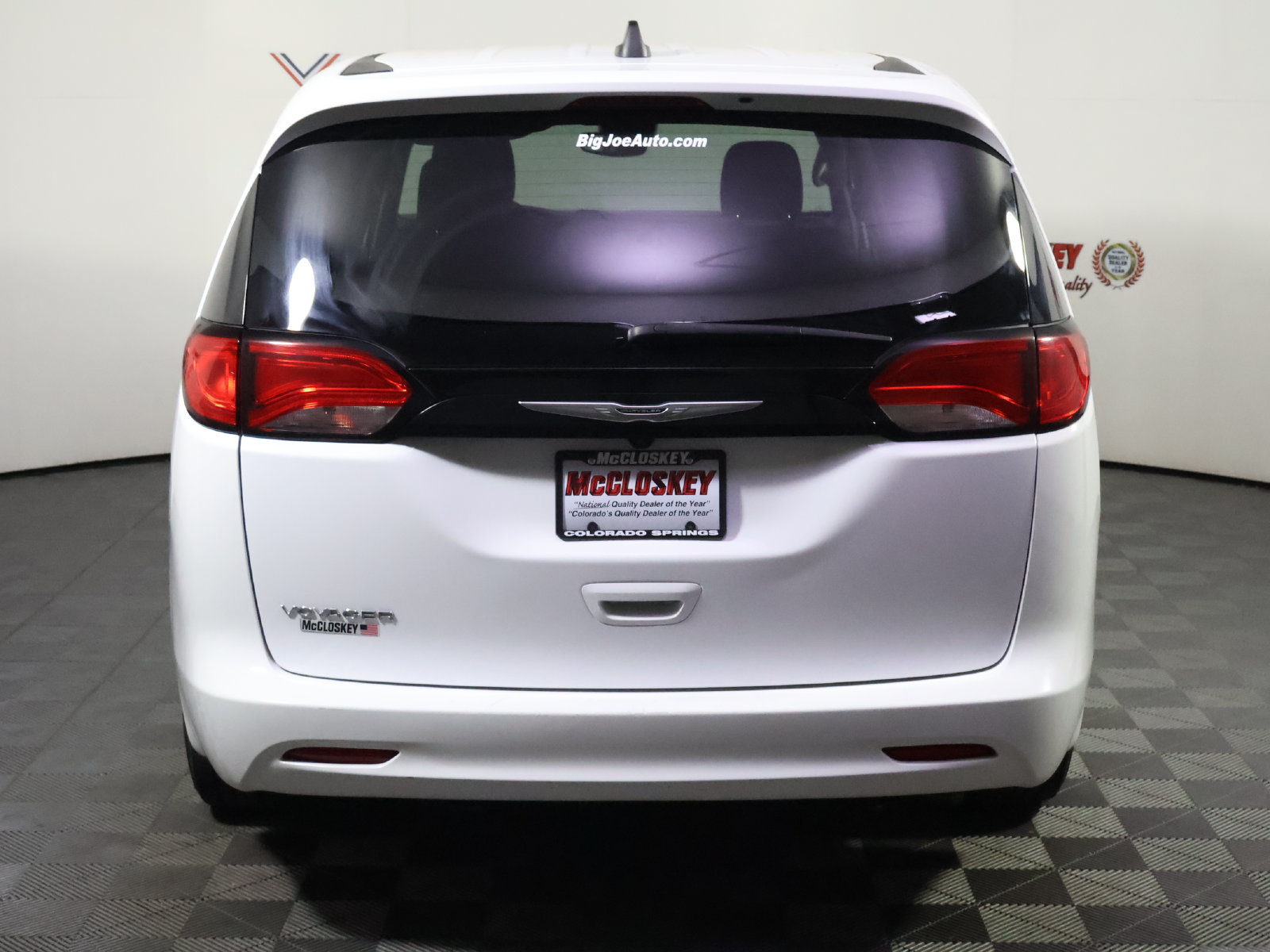 Used 2023 Chrysler Voyager LX FWD image 6