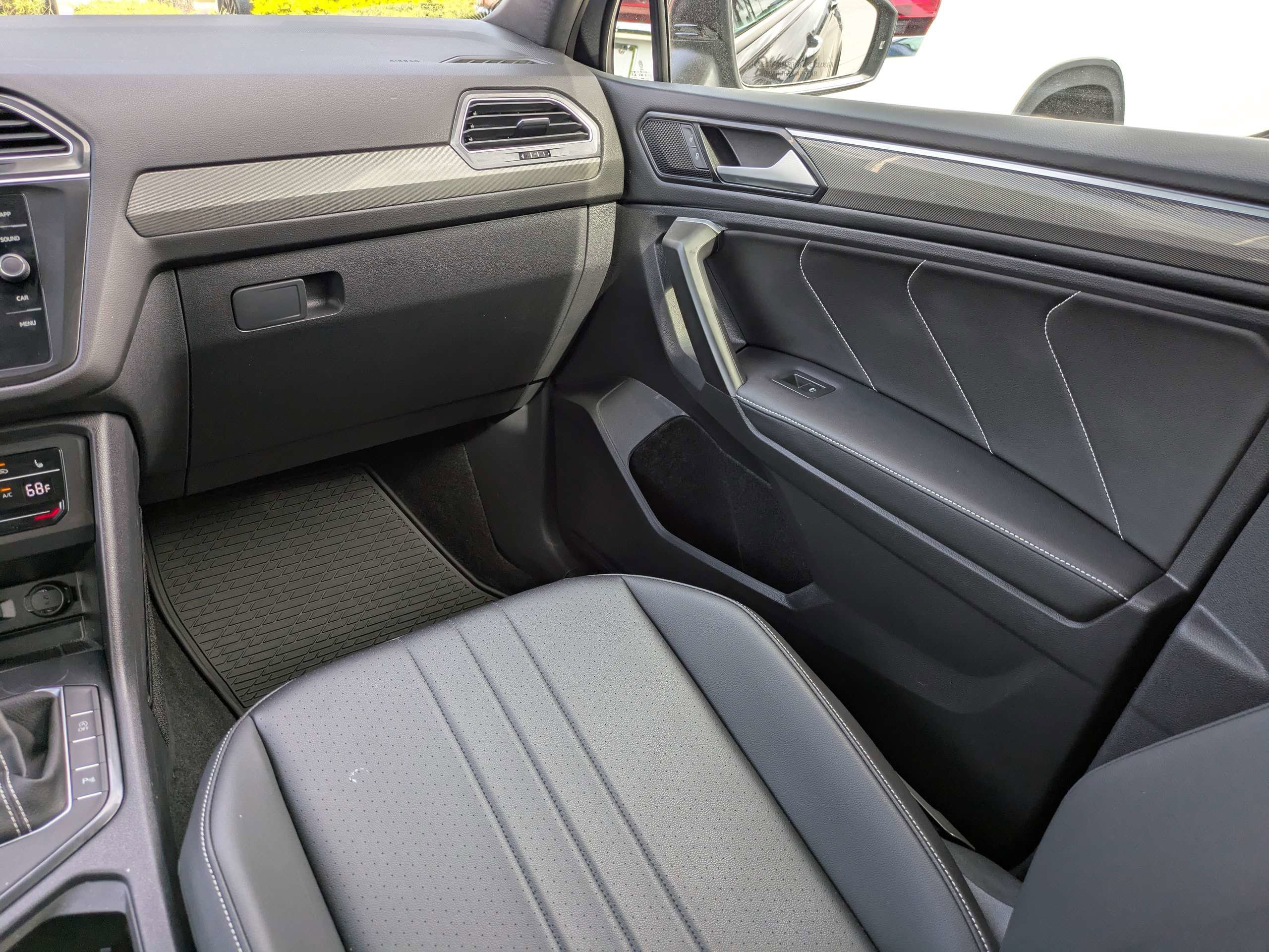 Used 2024 Volkswagen Tiguan SE R-Line image 18