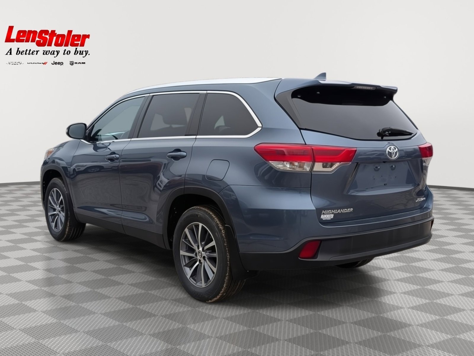 Used 2019 Toyota Highlander XLE image 3