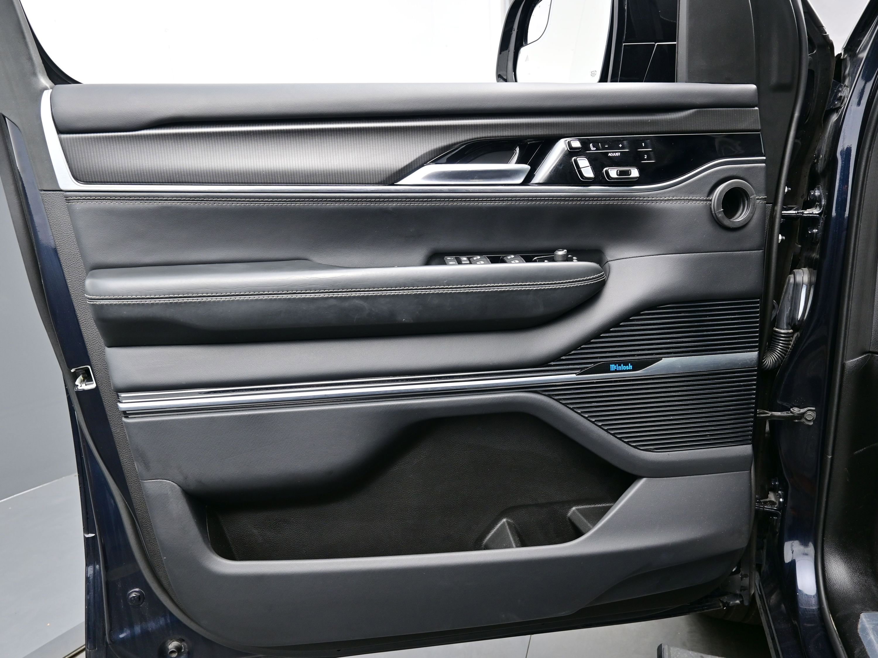 Used 2024 Jeep Grand Wagoneer L Series II w/ Quick Order Packagew 28T image 10