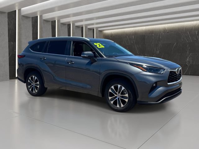 Used 2023 Toyota Highlander XLE FWD image 8