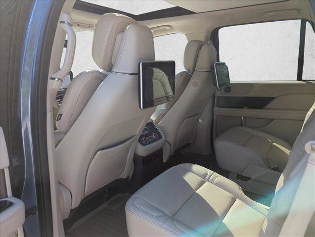 Used 2020 Lincoln Navigator Reserve image 18