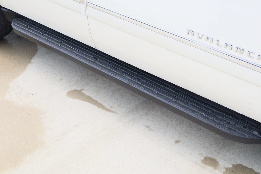 Used 2012 Chevrolet Avalanche LTZ RWD image 11