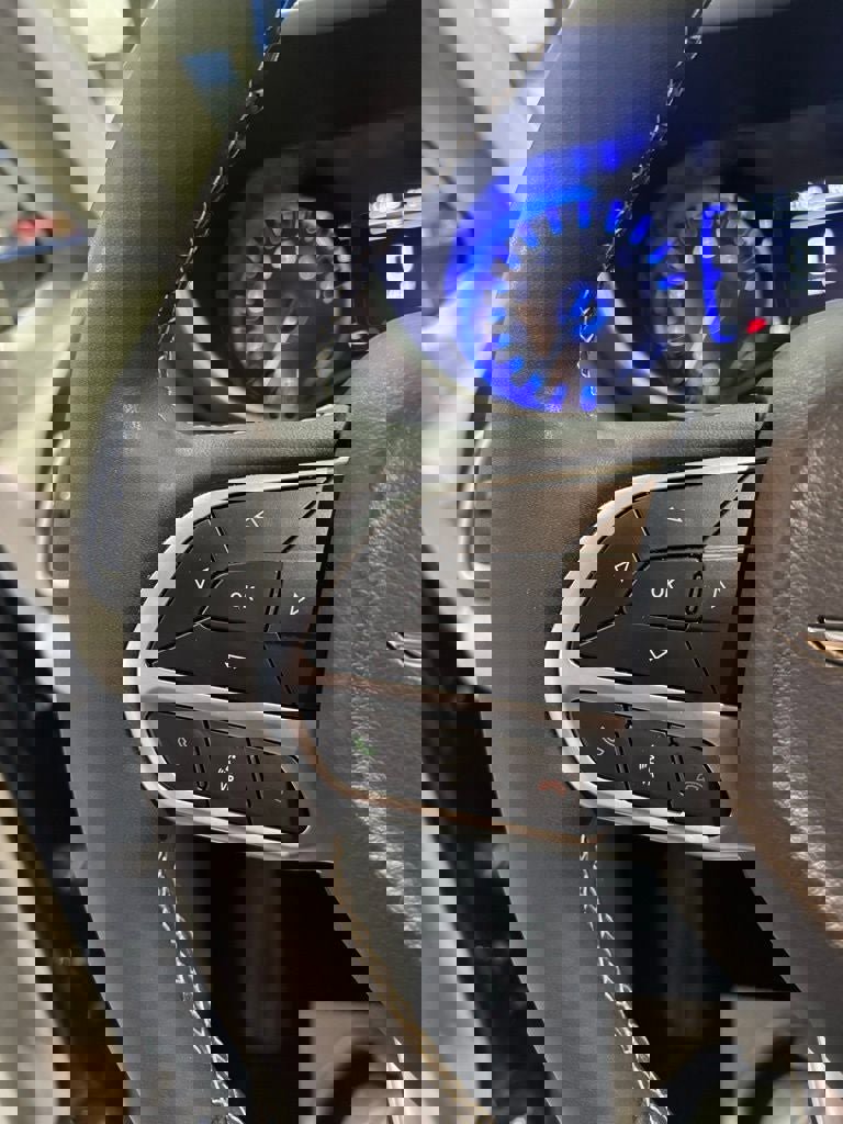 Used 2024 Chrysler Voyager LX image 10