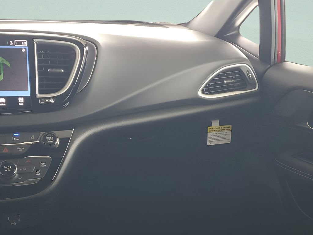 New 2026 Chrysler Voyager LX image 26