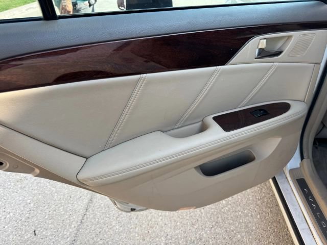 Used 2009 Toyota Avalon Limited image 11