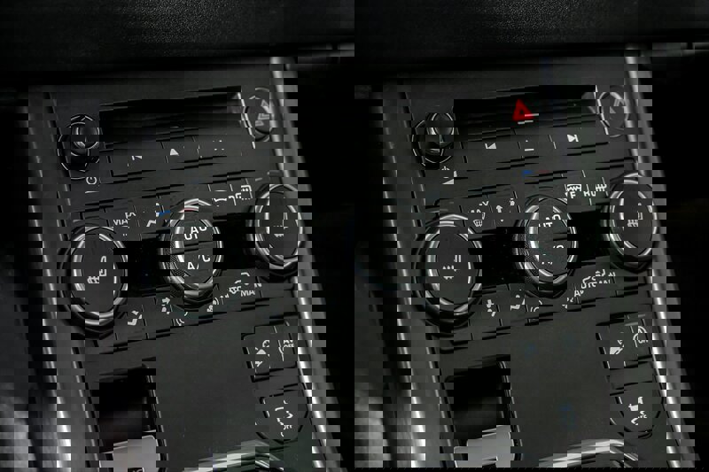 Used 2019 Land Rover Range Rover Evoque SE Premium AWD/4WD image 32