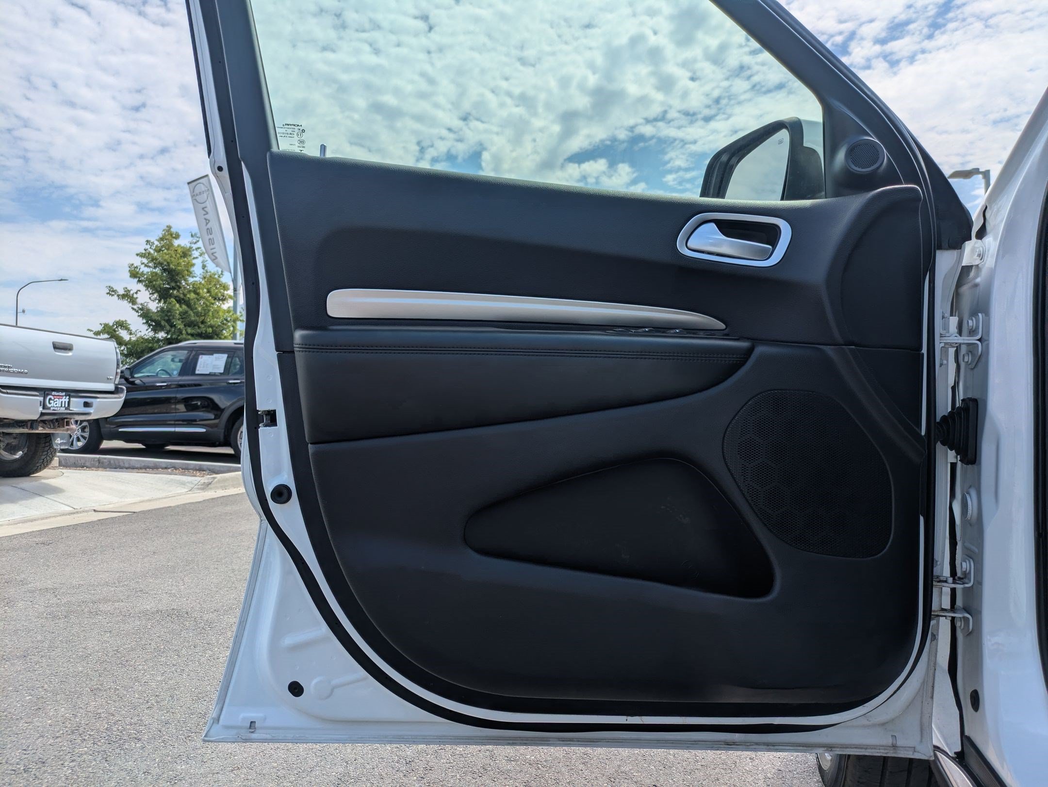 Used 2019 Dodge Durango SXT w/ 3rd Row Seating Group RWD image 14