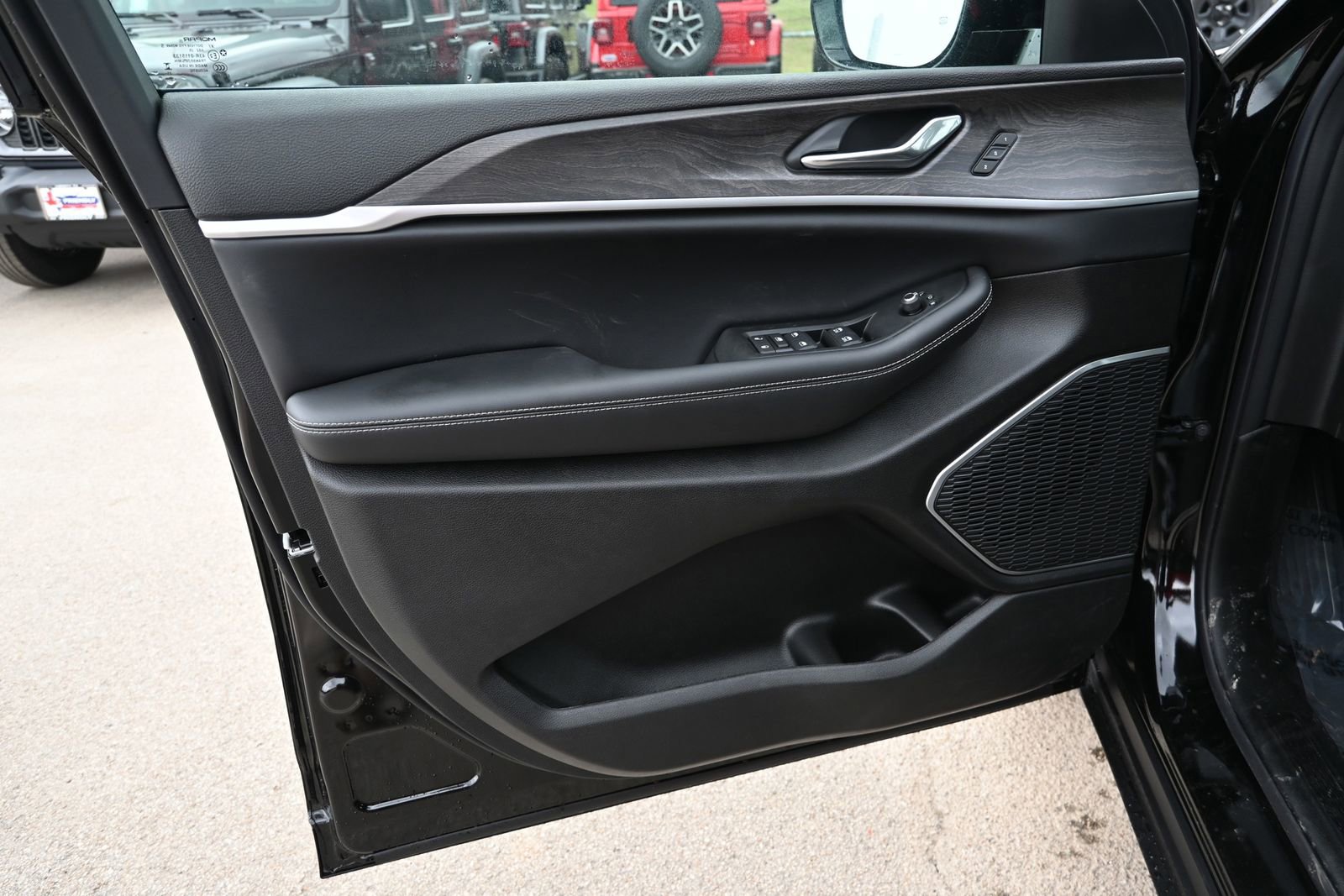 New 2026 Jeep Grand Cherokee L Limited image 8