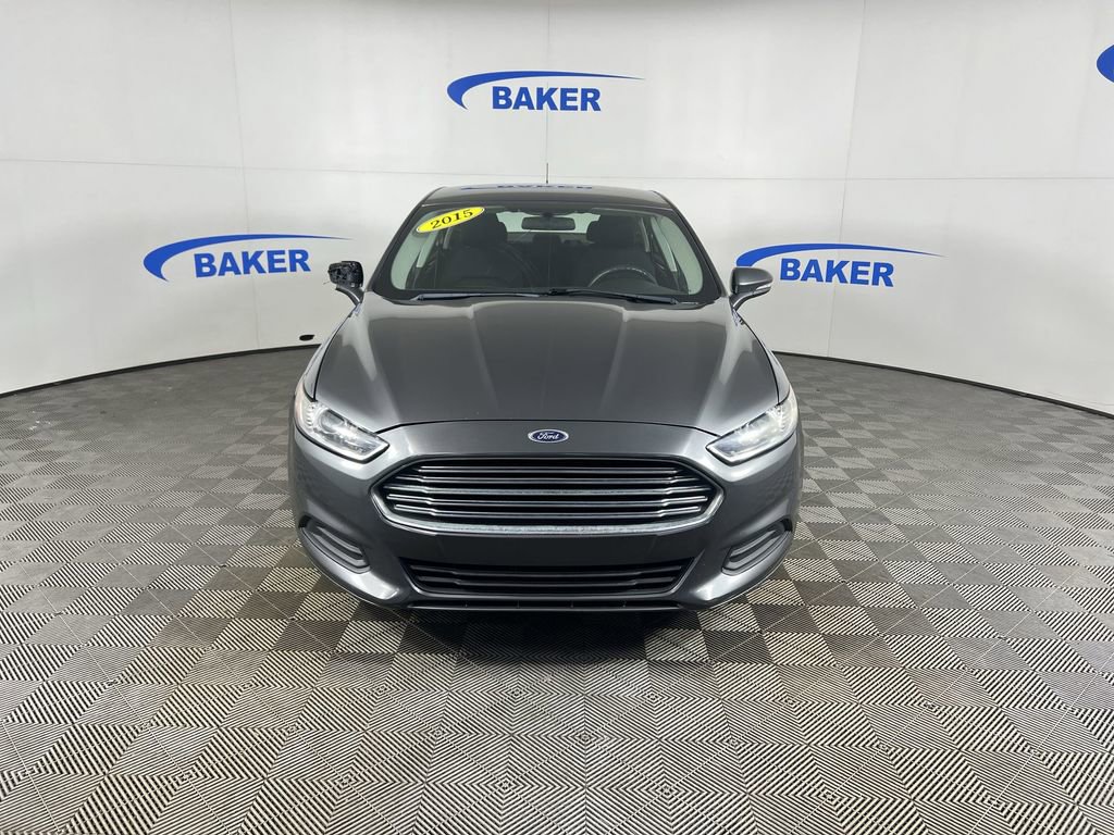 Used 2015 Ford Fusion SE image 2