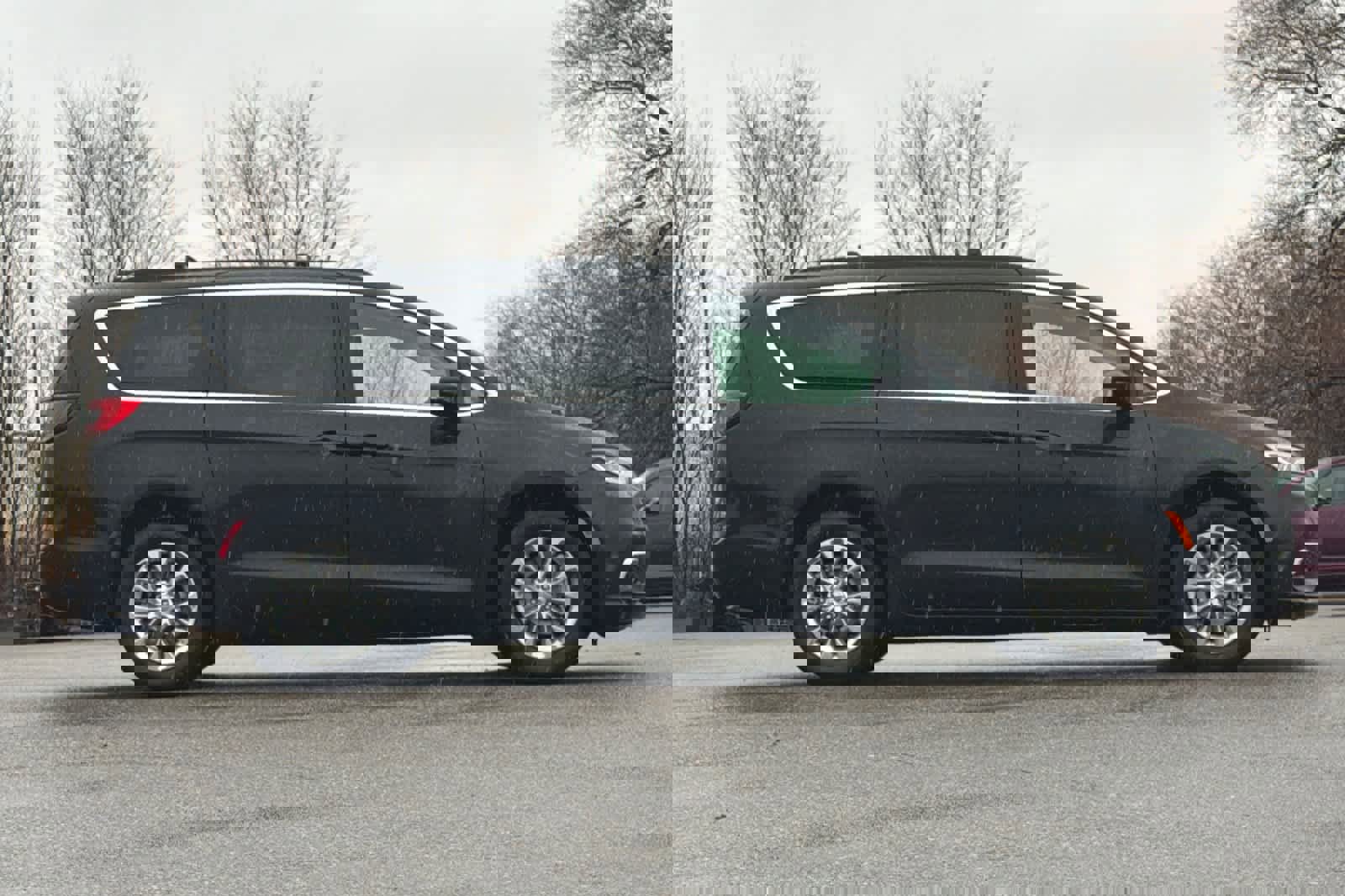 Used 2022 Chrysler Pacifica Touring-L image 8