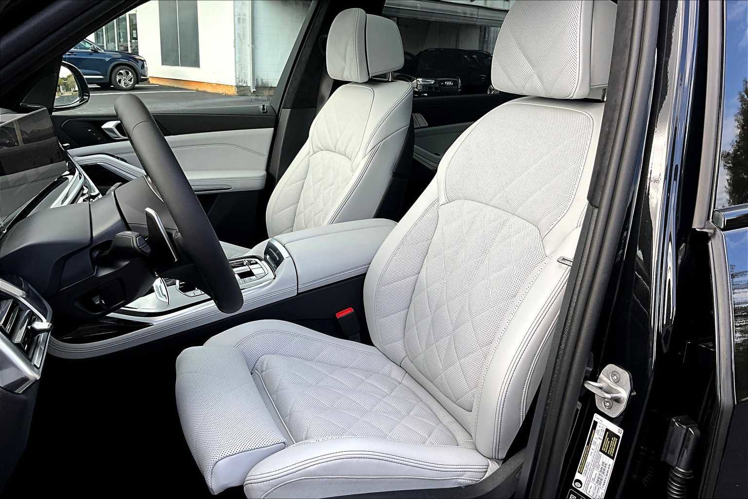 New 2026 BMW X7 xDrive40i w/ M Sport Package image 9