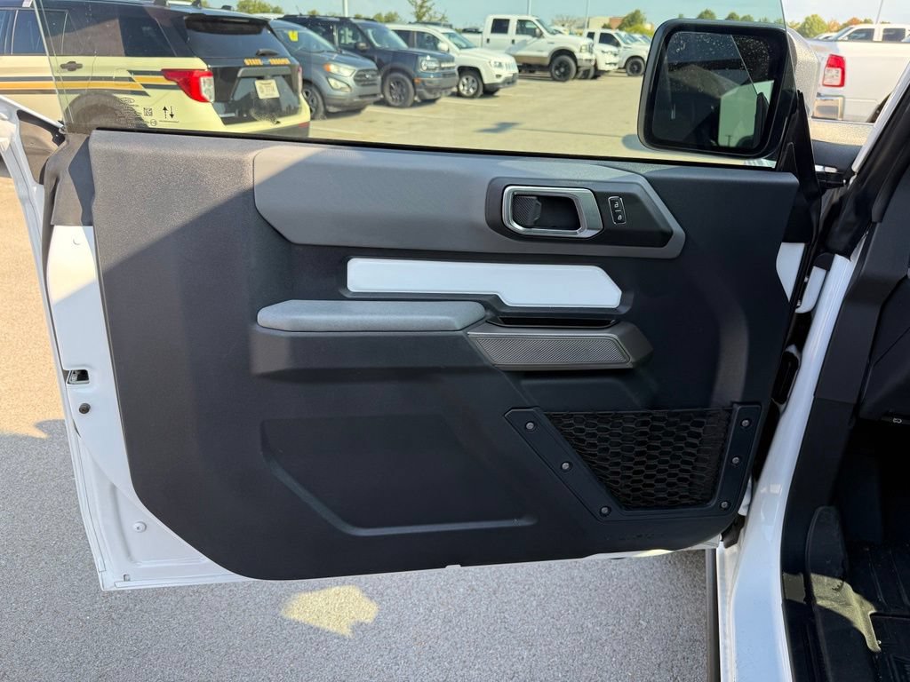 Used 2023 Ford Bronco Black Diamond AWD/4WD image 6