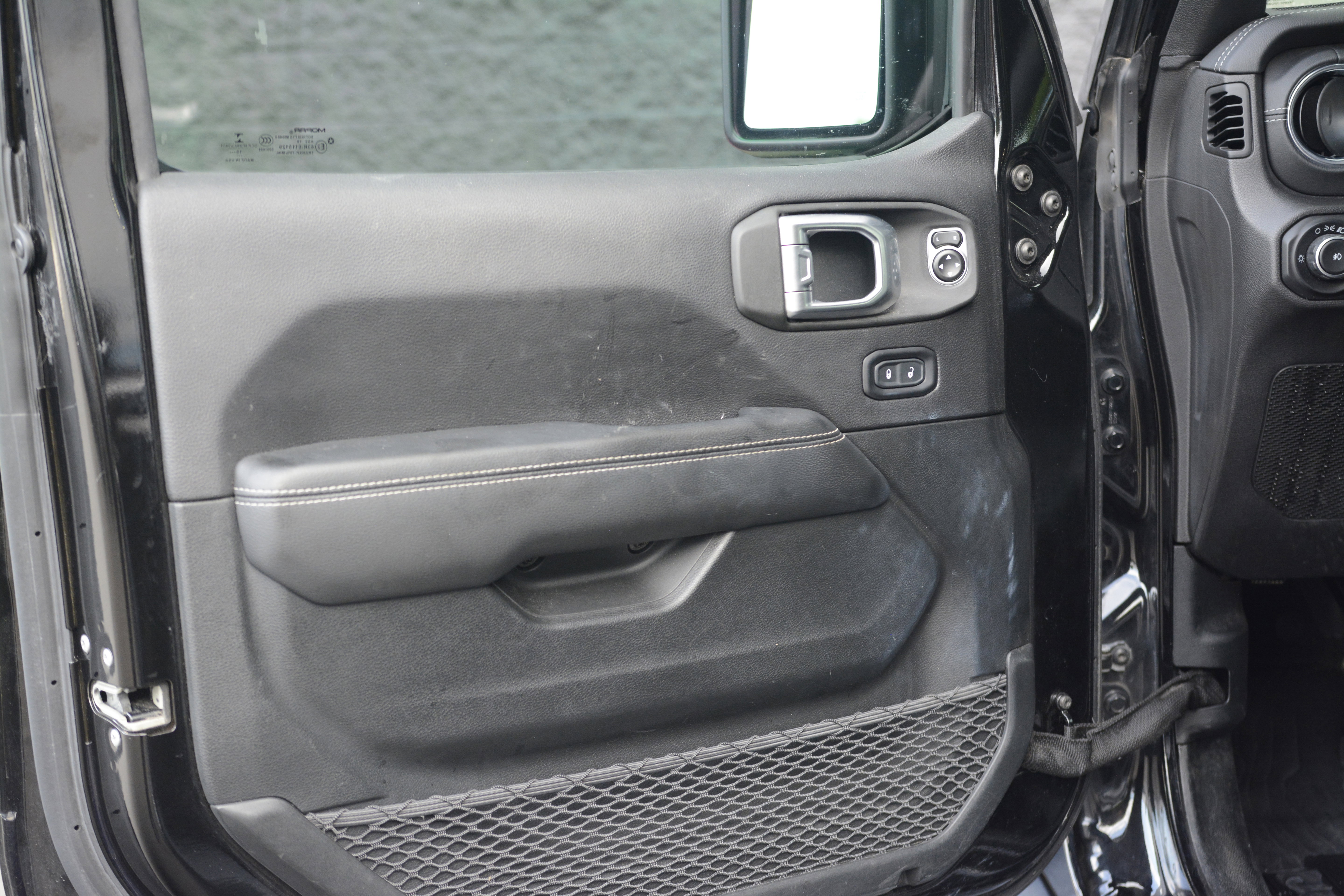 Used 2020 Jeep Wrangler Unlimited Sahara AWD/4WD image 13
