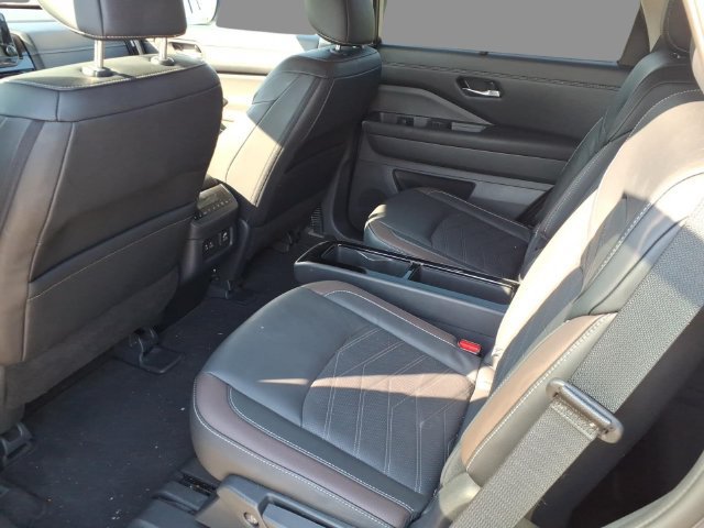 Certified 2024 Nissan Pathfinder Platinum AWD/4WD image 15