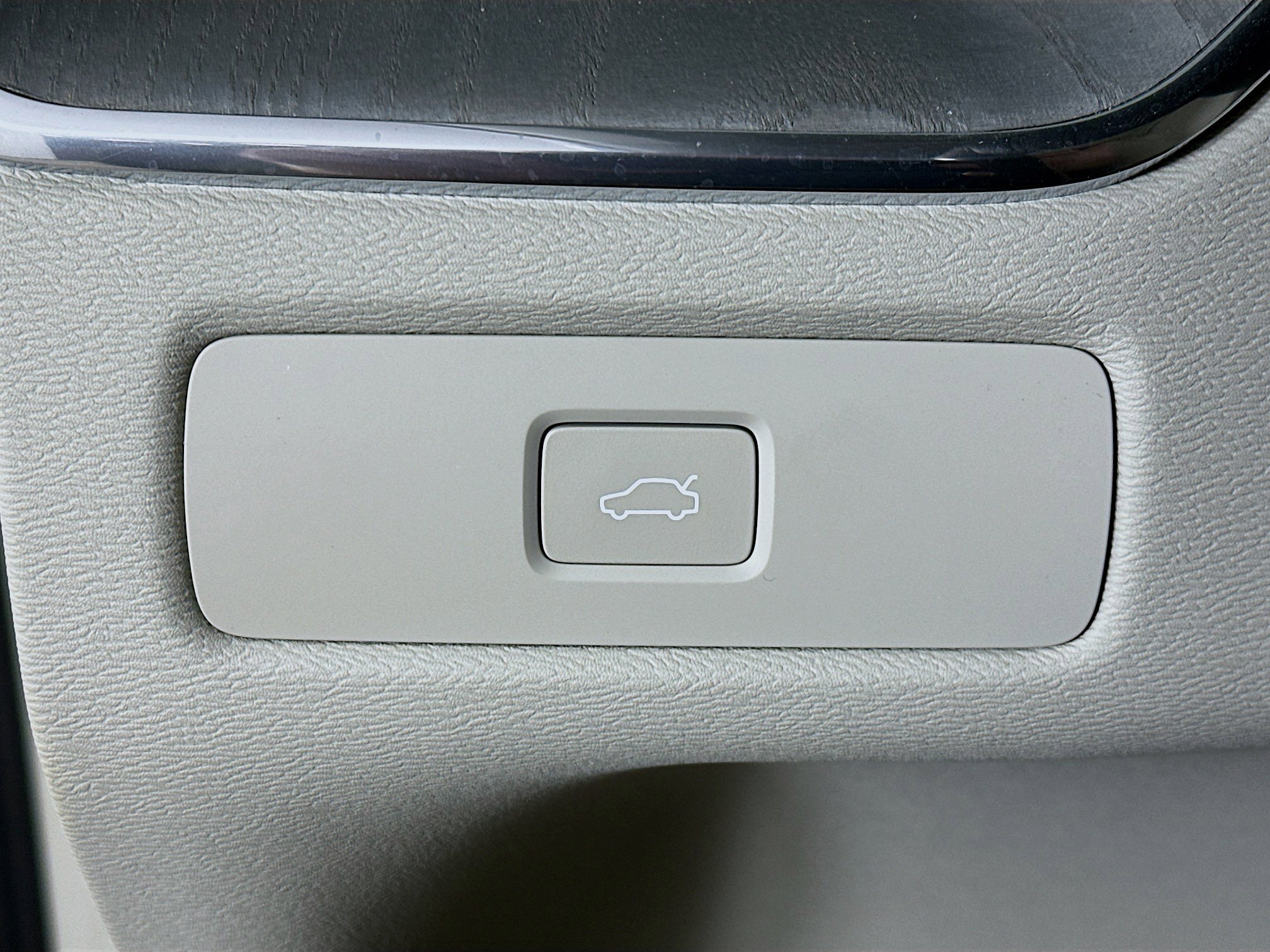 Used 2025 Volvo XC60 B5 Ultra w/ Protection Package Premier image 17