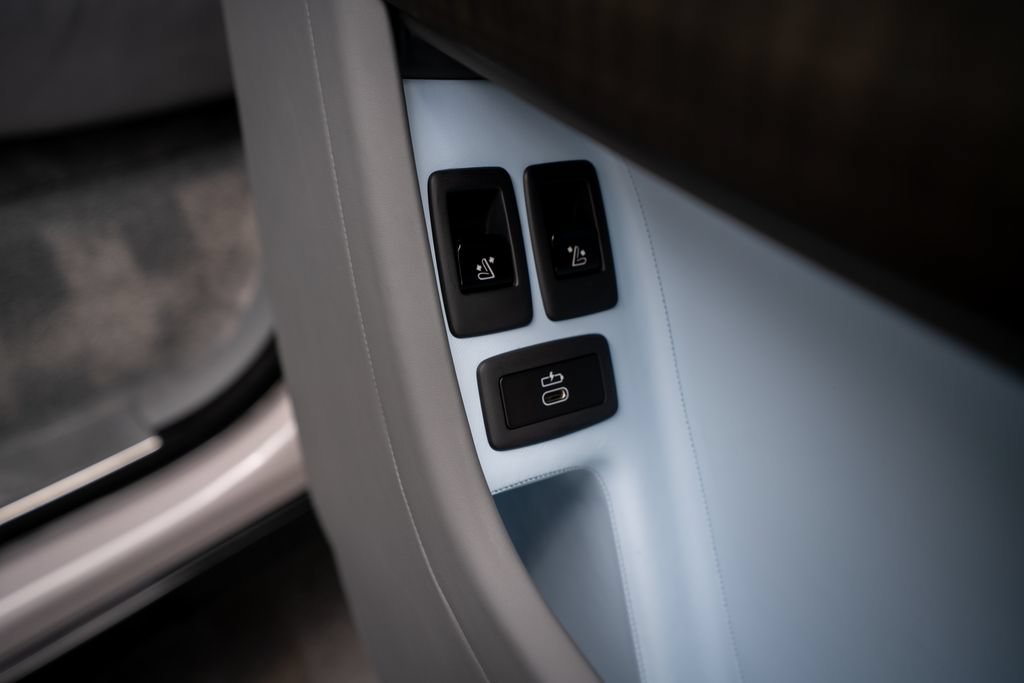 Used 2025 Rolls-Royce Cullinan AWD/4WD image 50