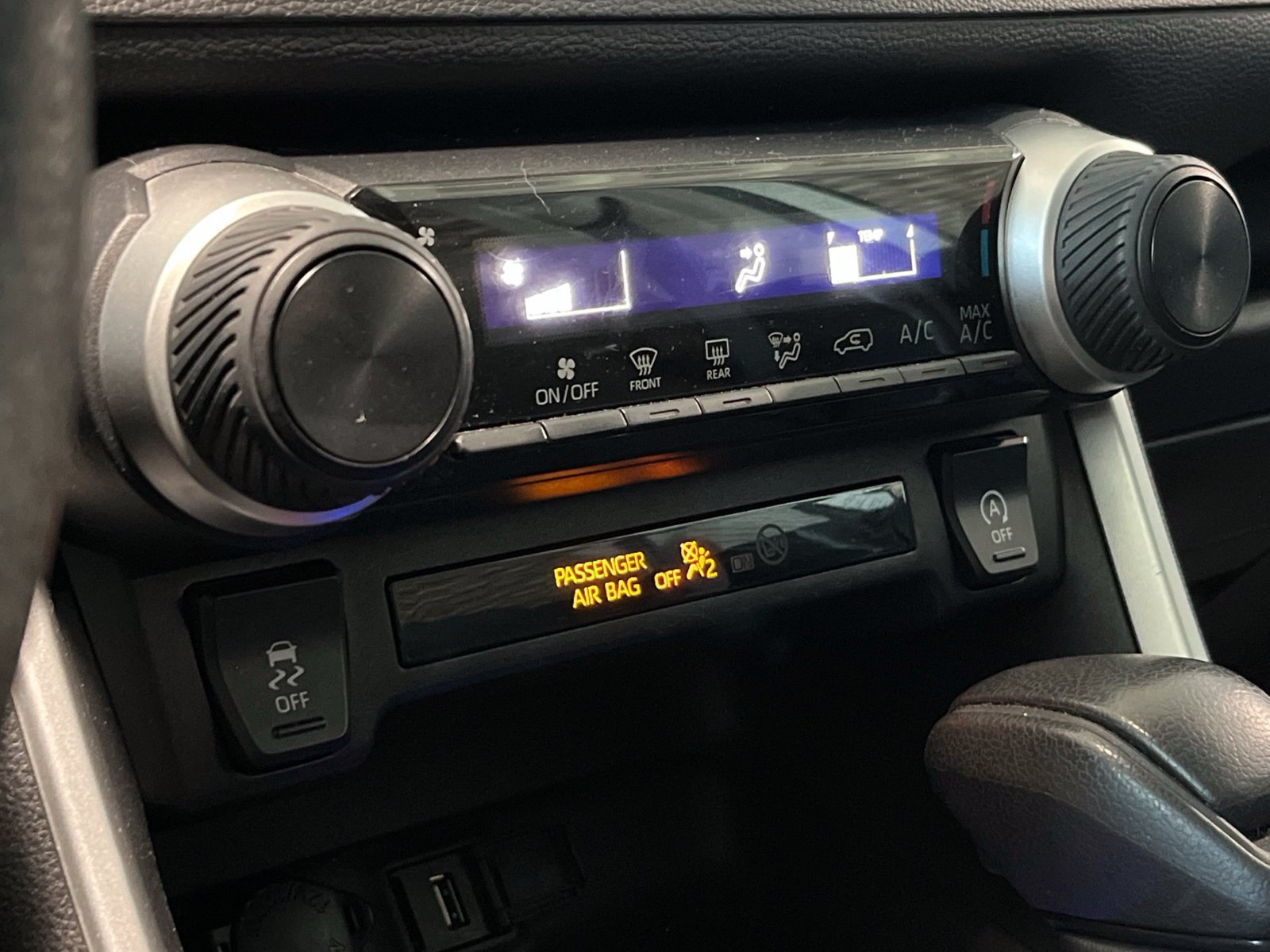 Used 2021 Toyota RAV4 LE AWD/4WD image 22