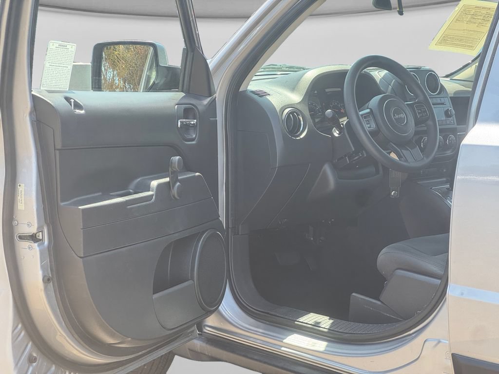 Used 2014 Jeep Patriot Sport FWD image 9