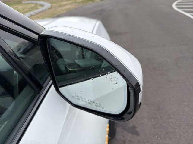 Used 2024 Rivian R1S Adventure image 9