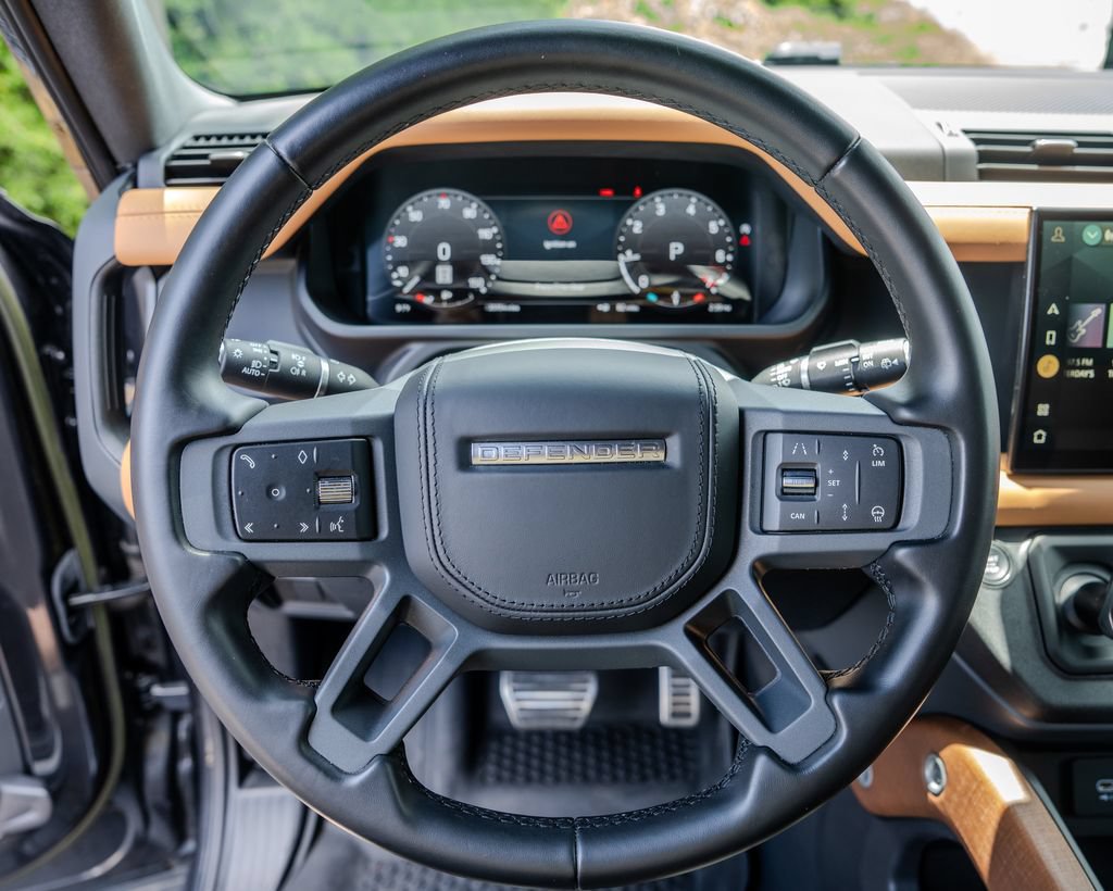 Used 2023 Land Rover Defender 130 X AWD/4WD image 5