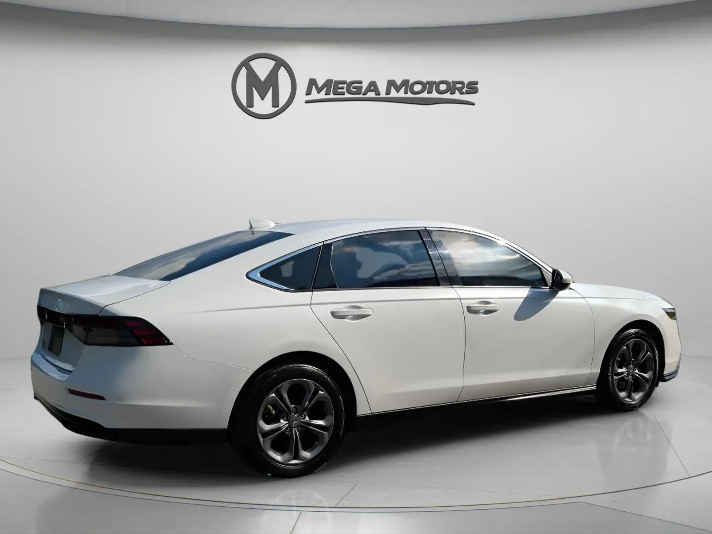Used 2023 Honda Accord EX image 8