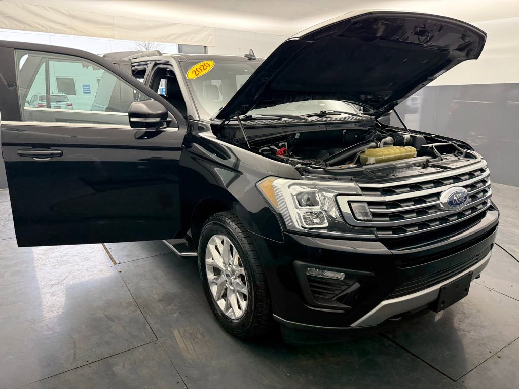 Used 2020 Ford Expedition XLT w/ Equipment Group 202A AWD/4WD image 14