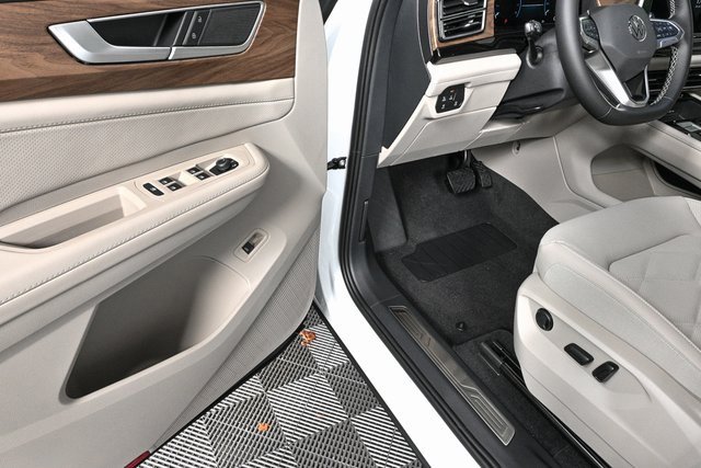 New 2026 Volkswagen Atlas SE image 7